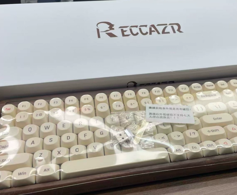 คีย์บอร์ดแบบกลไก RECCAZR R100  - Retro Gaming Uk บทวิจารณ์และราคา